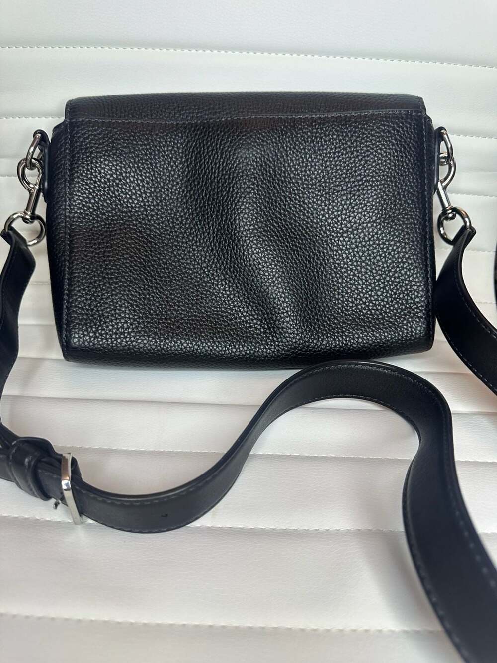 Marc Jacobs Fleur Haze Scalloped Black Pebbled Leather Crossbody Bag - Picture 5 of 16
